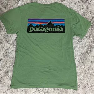 Patagonia Slim Fit Green tshirt
